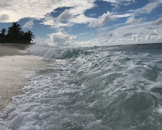 Suffix Retreat - Stay, Dive & Explore Fuvahmulah - Fuvahmulah - Beach