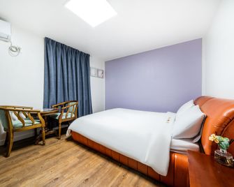 Jeju Donghae Hotel - Jeju City - Bedroom