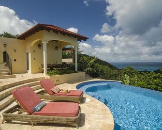 See our Christmas in Paradise Special! This is the perfect place for you! - Leonards - Piscine