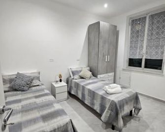 Appartamento in centro a 250m stazione di principe - Genua - Schlafzimmer