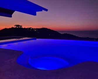 Casa Aria will take your breath away with the panoramic views. - Playa Hermosa - Piscina