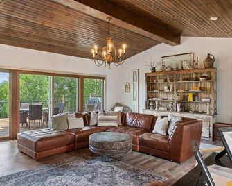 Pine Lake House - Baldwin - Lounge