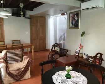 Baan Ongkharak bed & breakfast - Bangkok - Salon