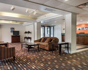 Clarion Pointe - Dublin - Lobby