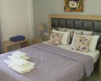 Rita's Place Hotel - Ios - Bedroom