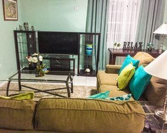 The Halifax Guest Apartment - Кінгстон - Вітальня