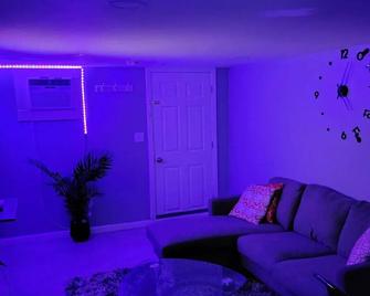 Homely 3 Bedroom unit - Newark - Living room