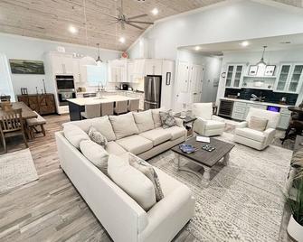 Anglers & Antlers - Beachfront- Island Realty - Grand Isle