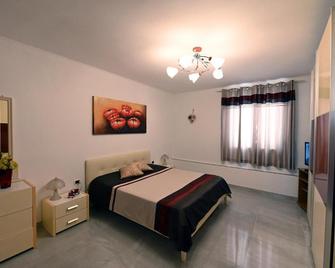 Casa Vacanza Via Roma - San Giorgio Ionico - Schlafzimmer