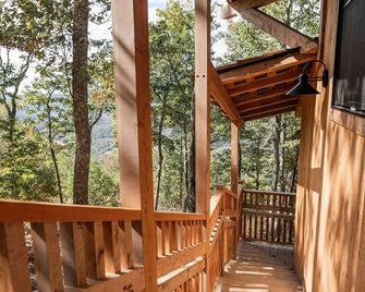 Japanese timberframe tiny house perched on side of Lookout Mountain - Lookout Mountain - Balcony
