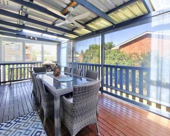 Gillies Getaway - 5 Bayview St South West Rocks - No Sheets or Towels Provided - South West Rocks - Balcón