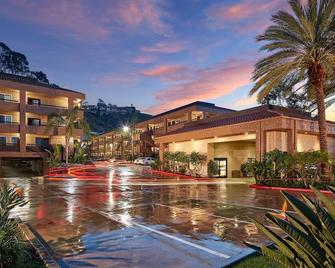 Your San Diego Sanctuary: Room with Pool - Close to San Diego Zoo - San Diego - Rakennus