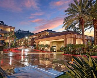 Your Relaxing Getaway Awaits: Room with Pool - Close to San Diego Zoo - San Diego - Edificio