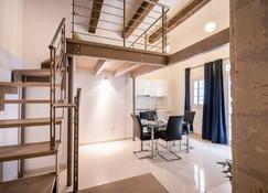 Attractive Loft Apartment with Lovely Balcony - La Valette - Salle à manger