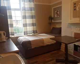 Glenfield Lodge Guest House - Leicester - Bedroom