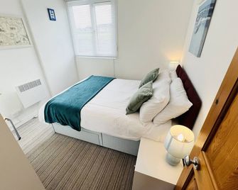 2 Bedroom Chalet Sb11, Sandown Bay, Dog Friendly - Sandown - Chambre