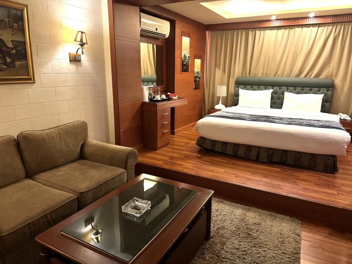 Duroy Hotel By Beverly thumbnail 3