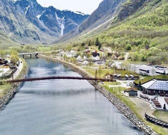 Gudvangen Fjordtell - Gudvangen - Outdoors view