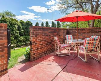 3-bedroom condo quiet and secure in an upscale neighborhood downtown Detroit. - Detroit - Balcony