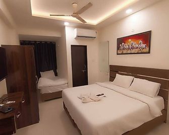 Hotel Kiwi Inn Vijaynagar Scheme 78 - Indore - Slaapkamer