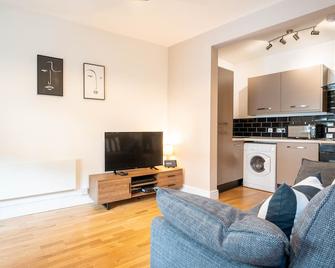 Redhill Garland - Redhill - Living room