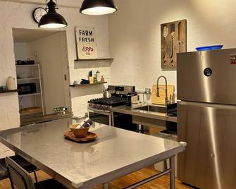 Modern Studio APT in The Heart of Downtown Geneva - Geneva - Cocina