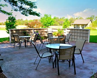 The Niobrara Lodge - Valentine - Innenhof