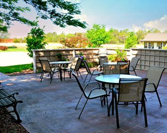 The Niobrara Lodge - Valentine - Terasa