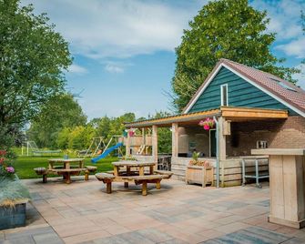 Farmhouse in Dalfsen near Forest Trails - Dalfsen - Patio