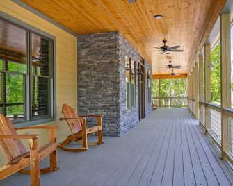 Dragon Fly Near Center Hill Lake - Smithville - Balcony