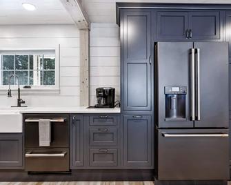 Luxury Home, Dog Suite - Rock Haven Carriage House - Reading - Kitchen