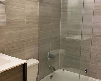 26-4b Newly Furnished 1br W D Courtyard - 뉴욕