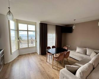 Wave Beachfront Apartments - Durrës - Living room