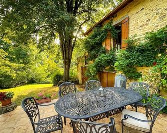 Stunning Dordogne Holiday House and private heated pool. - Saint-Pompont - Patio