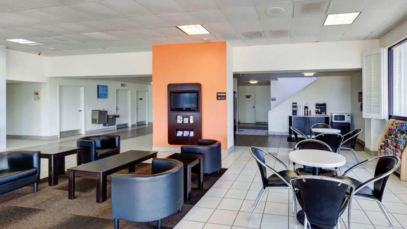 Executive Inn & Suites