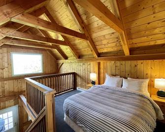 Best Coast Cabin - Ucluelet - Bedroom