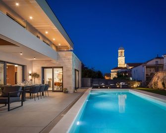 Villa Prima Lux - Kastela - Bazén
