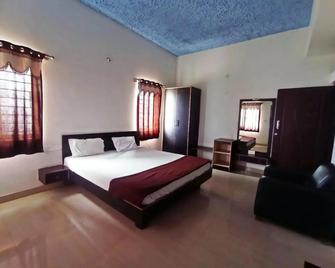 Savanur Deluxe Lodge - Davangere - Habitación