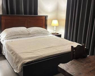 River Farm Stay near beach w Fiber Optic and Netflix - Botolan - Bedroom