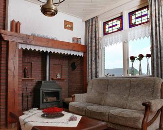 Tranquil Farmhouse Near Forest In Ulicoten With Terrace - Baarle-Nassau - Sala de estar