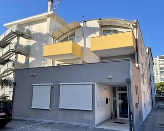 Appartamento Diani 1-Carraro immobiliare Jesolo - Lido di Jesolo - Edificio