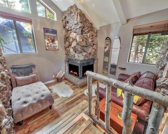 Unique Lake Tahoe Sophistication -Amenities Galore - Incline Village - Phòng khách