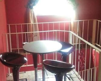 Immaculate 2-Bed Apartment in Spanish Town - Spanish Town - Comedor