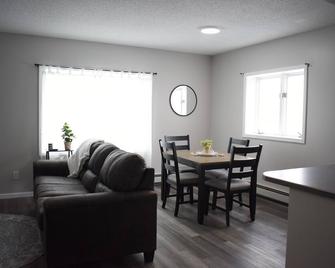 Arctic 415 - Grand Rapids - Dining room