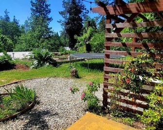 The Gold heart of Grass Valley w outdoor bathtub - Grass Valley