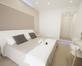 Chérie B&B - Salerno - Salerno - Bedroom
