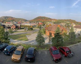 Hotel & Suites Les Laurentides Saint Sauveur - Saint-Sauveur - Außenansicht