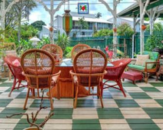 Hale Kawehi Guesthouse - Hilo - Patio