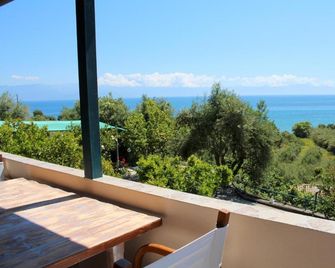 Apartment Marema - Kompi - Balcón