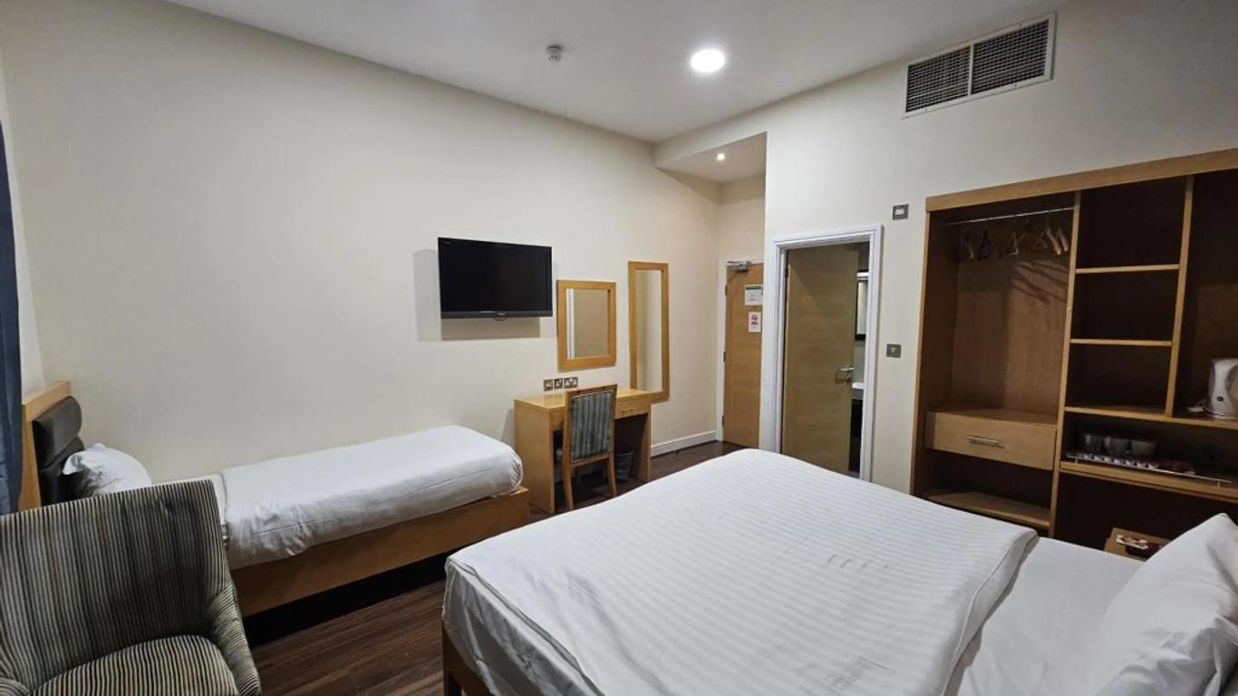 Cromwell International Hotel